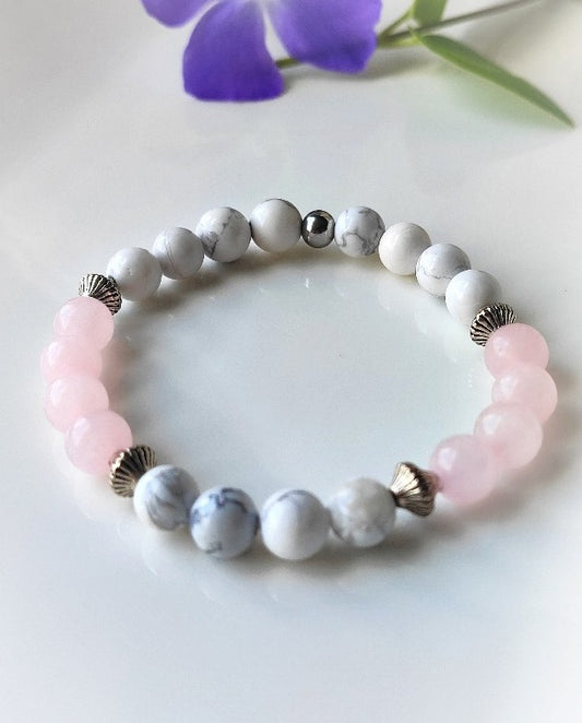 Bracelet "Amour & Sérénité" en perles naturelles d'Howlite blanche et Quartz rose