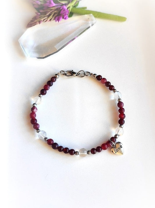 Bracelet "Love" en perles de pierres naturelles de Grenat rouge et Cristal de roche